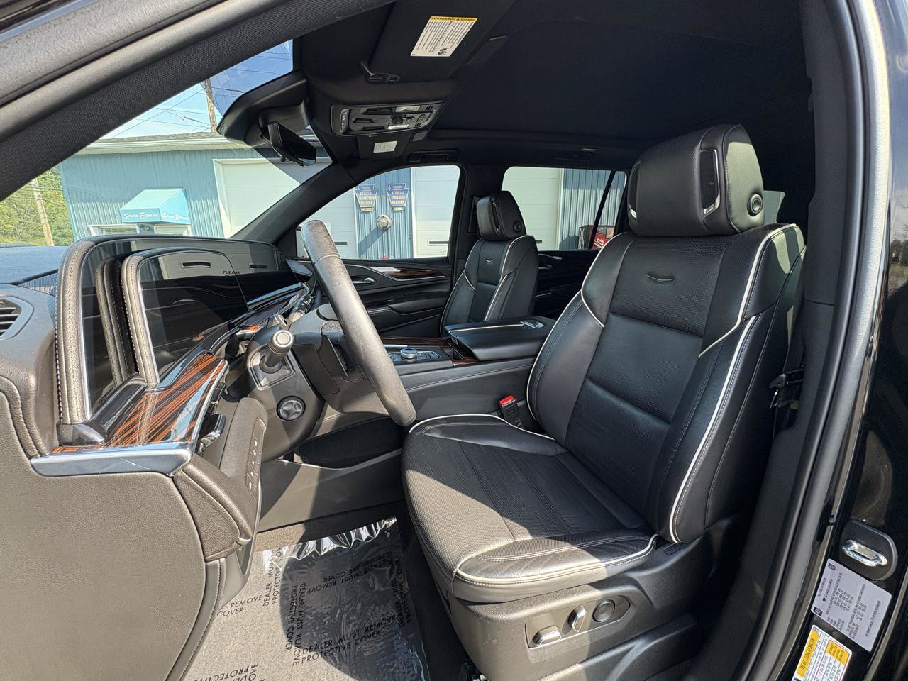 Used 2023 Cadillac Escalade ESV Premium Luxury w/ LPO, Radiant Package AWD/4WD image 15