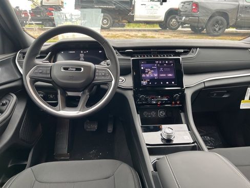 New 2025 Jeep Grand Cherokee L Laredo image 19