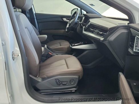 Used 2024 Audi Q4 e-tron Premium image 5