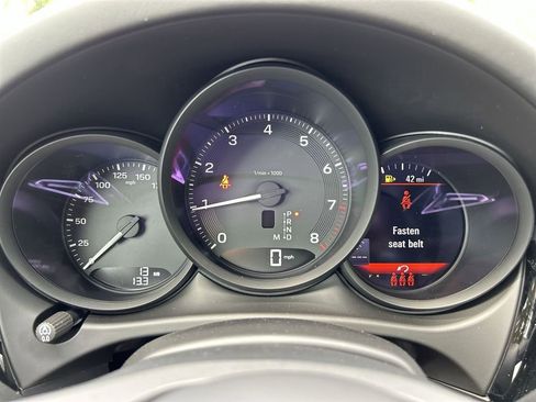 Certified 2025 Porsche Macan image 11