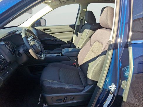 Used 2025 Nissan Pathfinder SV w/ SV Premium Package image 13