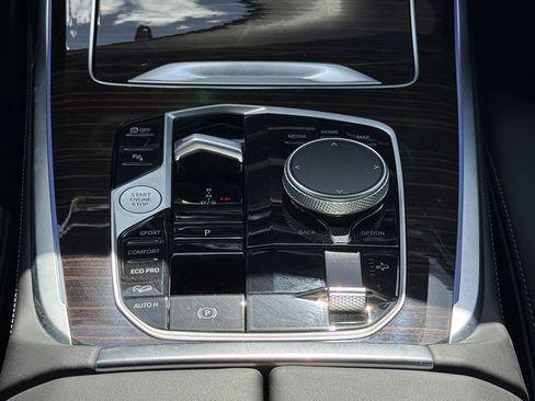 Used 2024 BMW X7 M60i image 16