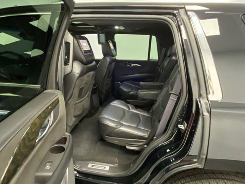 Used 2017 Cadillac Escalade Platinum AWD/4WD image 34
