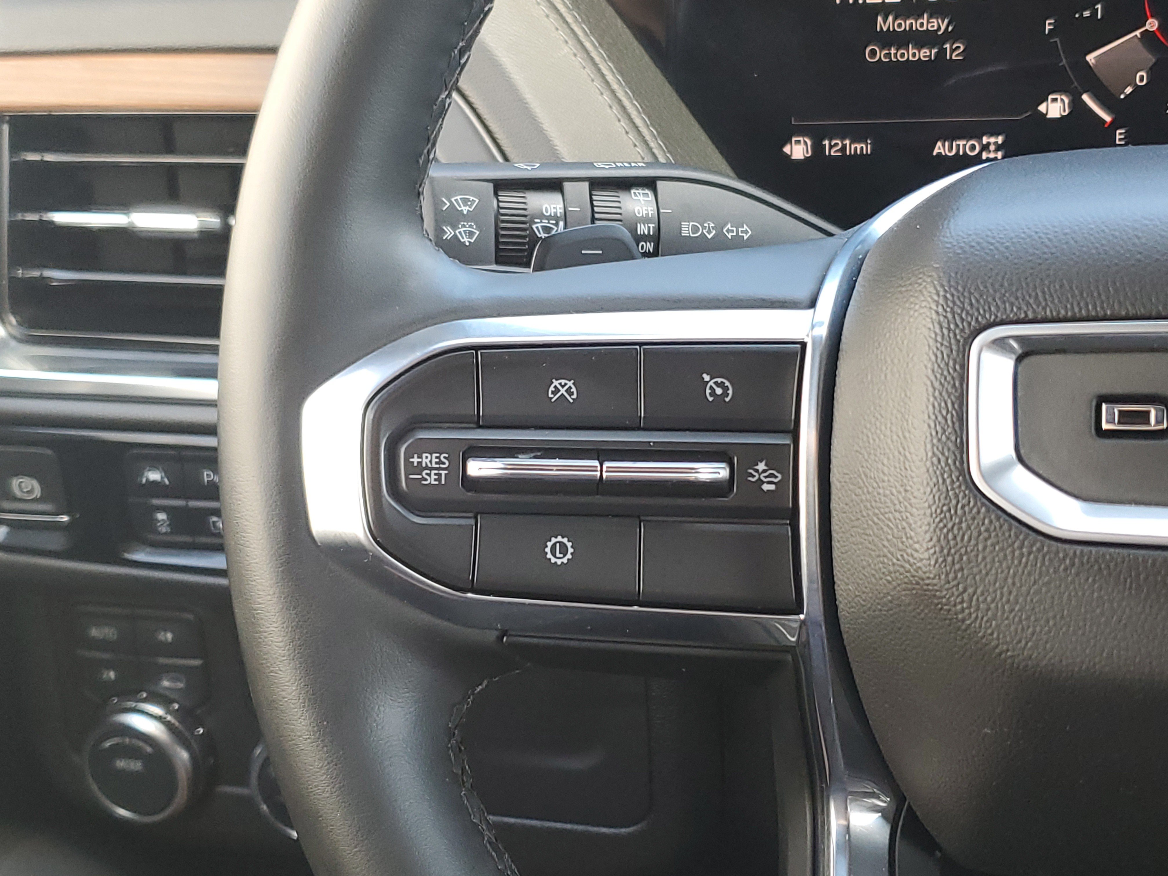 Used 2025 GMC Yukon XL Denali AWD/4WD image 26