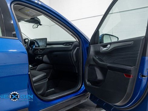 Used 2023 Ford Escape SE image 35