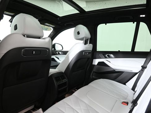 Certified 2025 BMW X5 xDrive40i w/ M Sport Package image 32