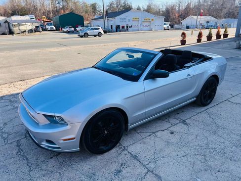 Used 2014 Ford Mustang V6 Convertible 2D image 15