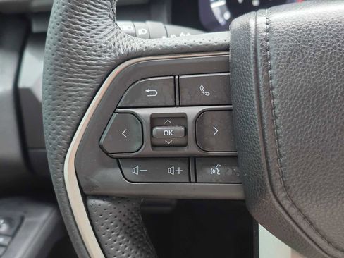 Certified 2025 Toyota Tacoma TRD Off-Road AWD/4WD image 32