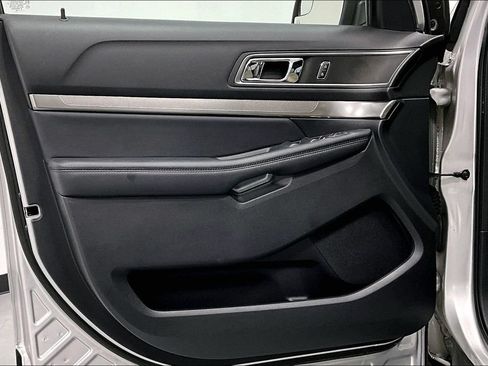 Used 2019 Ford Explorer XLT FWD image 21