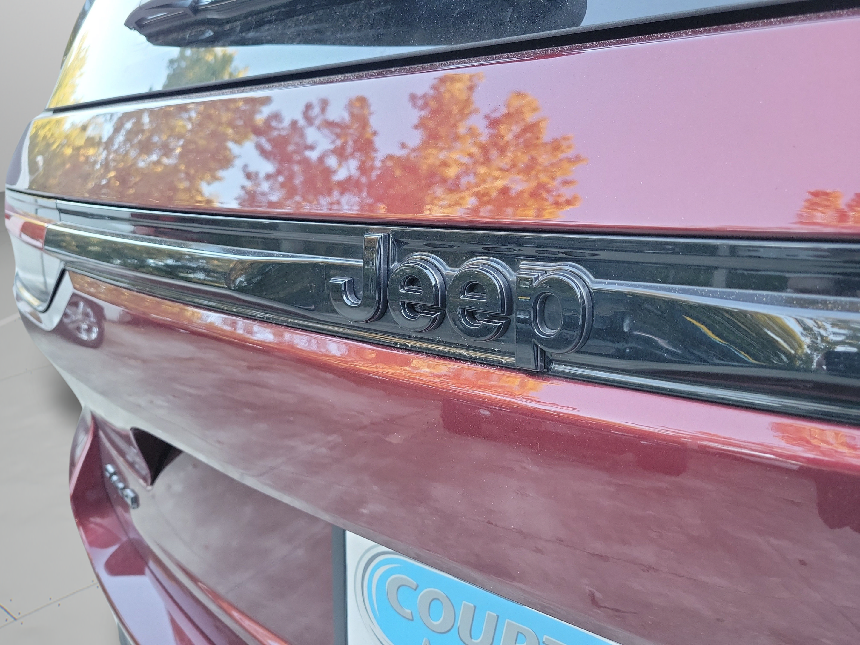 Certified 2025 Jeep Grand Cherokee Altitude AWD/4WD image 30