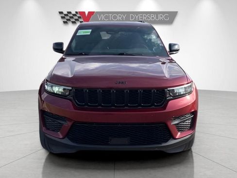 Used 2023 Jeep Grand Cherokee Altitude AWD/4WD image 3