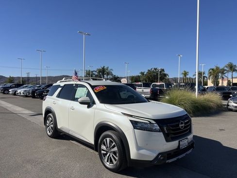 Used 2022 Nissan Pathfinder SL w/ SL Black Package image 2