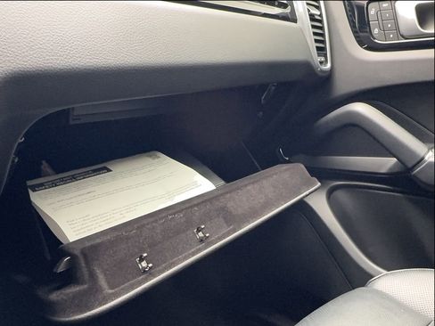 Used 2023 Porsche Cayenne image 34