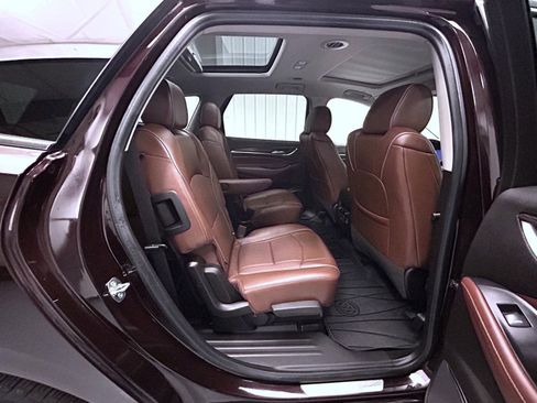 Used 2021 Buick Enclave Avenir w/ Avenir Technology Package AWD/4WD image 18