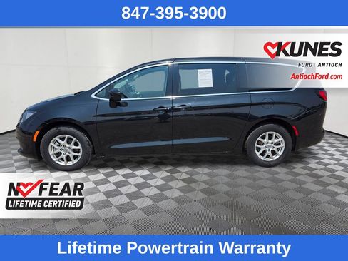Used 2023 Chrysler Voyager LX FWD image 4