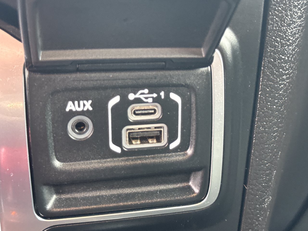 Used 2025 Jeep Wrangler Sport AWD/4WD image 29