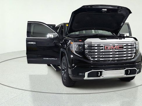 Used 2022 GMC Sierra 1500 Denali AWD/4WD image 9