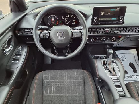 Used 2025 Honda HR-V Sport image 3