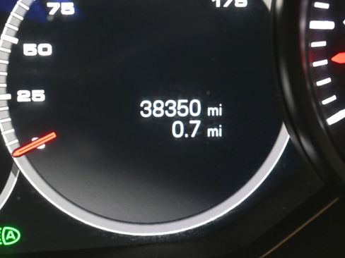 Certified 2022 Porsche Cayenne Platinum Edition image 19