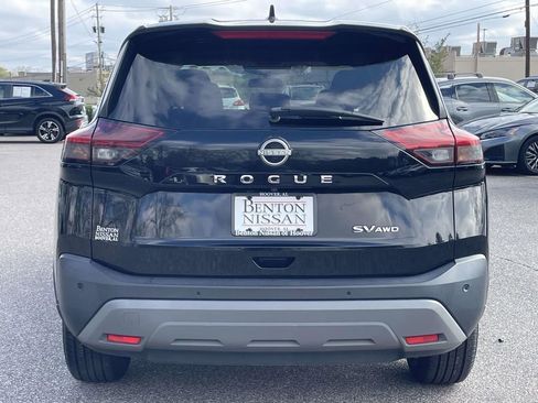 Used 2023 Nissan Rogue SV image 4
