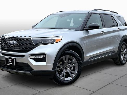 Certified 2022 Ford Explorer XLT w/ Equipment Group 202A image 35