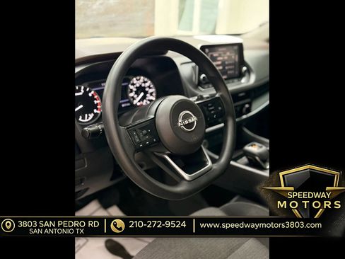 Used 2022 Nissan Rogue S FWD image 11
