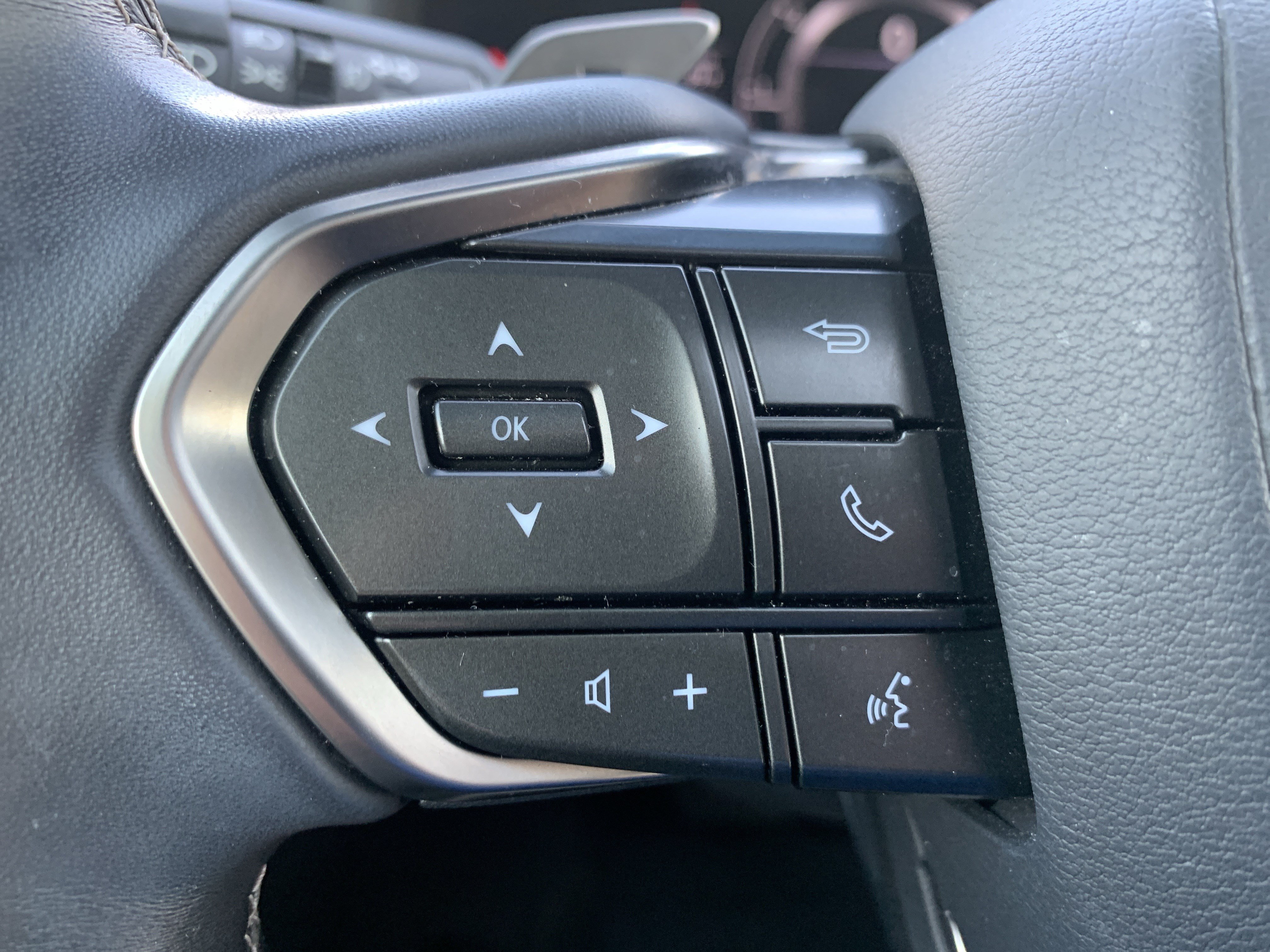 Used 2023 Lexus LX 600 4WD w/ Appearance Package image 8
