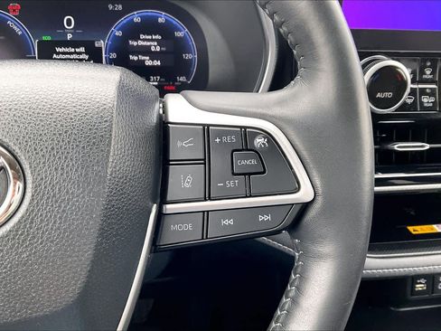 Used 2024 Toyota Highlander Platinum AWD/4WD image 25