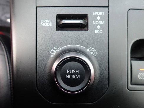 Certified 2023 Toyota Highlander XSE image 25