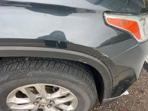 Used 2018 Chevrolet Traverse LT FWD image 3