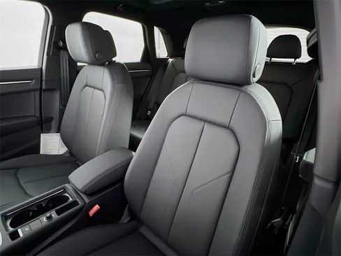 New 2025 Audi Q3 2.0T Premium image 11