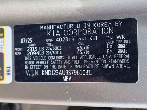 Used 2025 Kia Soul LX FWD image 31