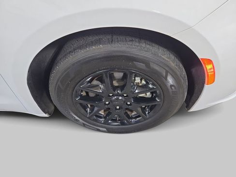 Used 2023 Chrysler Pacifica Touring-L FWD image 34
