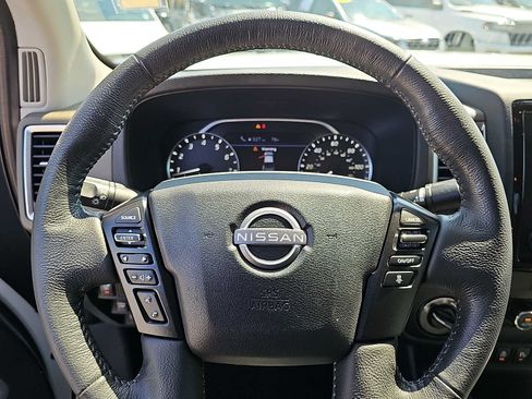 Used 2022 Nissan Frontier SV image 19