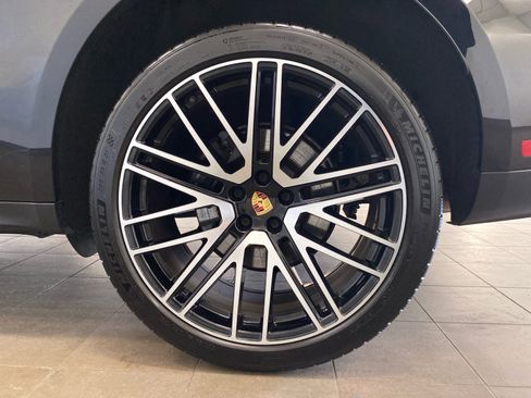 Used 2024 Porsche Macan Turbo image 24