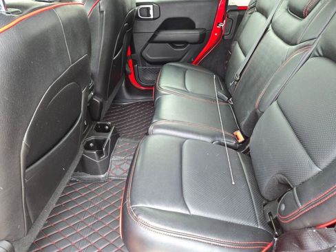 Used 2018 Jeep Wrangler Unlimited Sahara w/ Cold Weather Group image 21