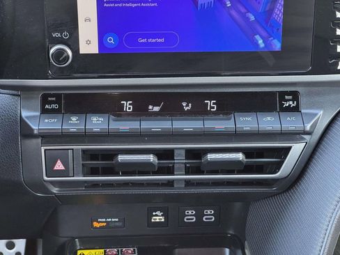 Certified 2025 Toyota Camry SE image 5