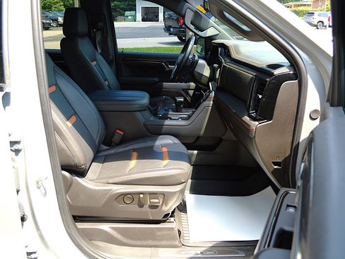Used 2024 GMC Sierra 1500 AT4 w/ Technology Package AWD/4WD image 19
