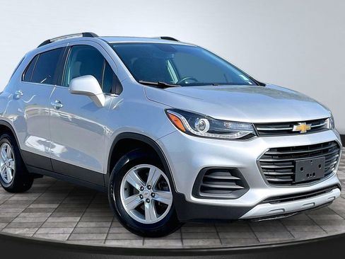 Used 2020 Chevrolet Trax LT w/ LT Convenience Package FWD image 12