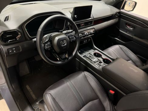 Used 2025 Honda Pilot Black Edition image 13