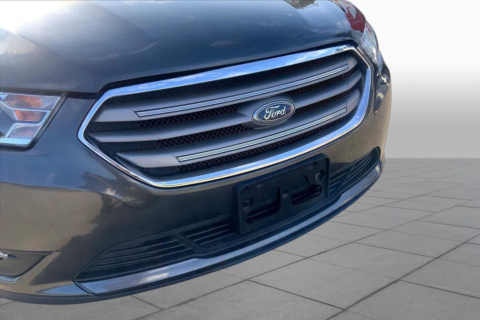 Used 2017 Ford Taurus SEL FWD image 28