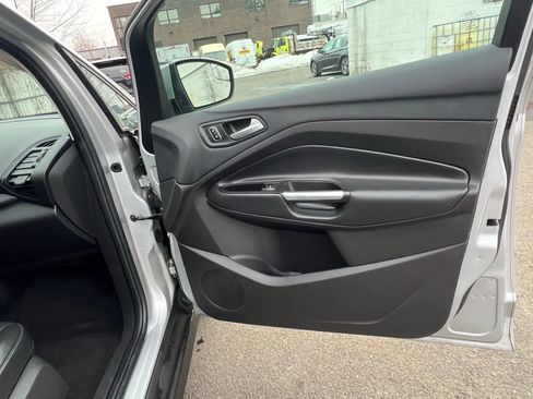 Used 2017 Ford C-MAX SE w/ Equipment Group 202A FWD image 30