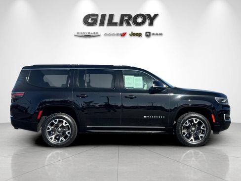 Used 2023 Jeep Wagoneer Series III w/ Preferred Equipment Group AWD/4WD image 3