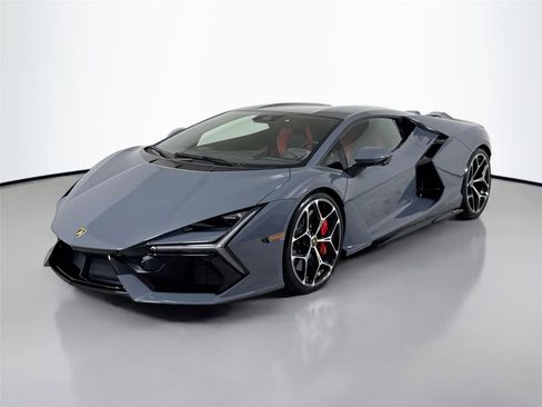 Used 2024 Lamborghini Revuelto image 10