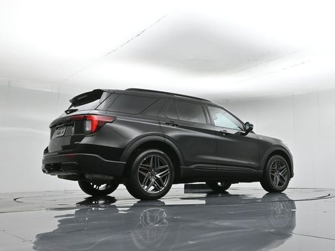 Used 2025 Ford Explorer ST-Line w/ ST-Line Street Pack image 51