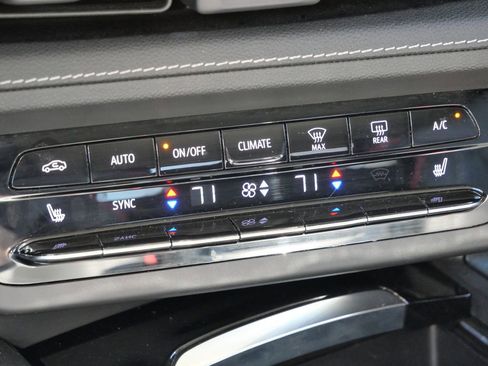Used 2022 Buick Envision Essence w/ Sport Touring Package AWD/4WD image 41