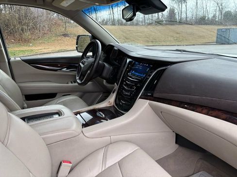 Used 2016 Cadillac Escalade Luxury image 13