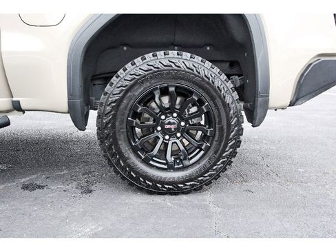 Used 2022 GMC Sierra 1500 AT4X image 33