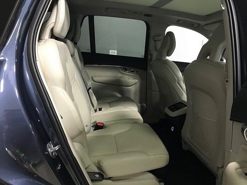 Used 2020 Volvo XC90 T5 Momentum w/ Protection Package Premier FWD image 16