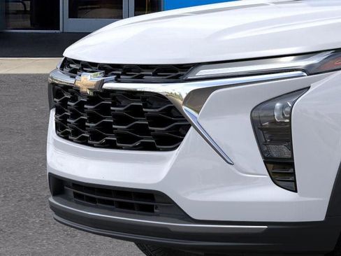 New 2026 Chevrolet Trax LT w/ Sunroof Package FWD image 13